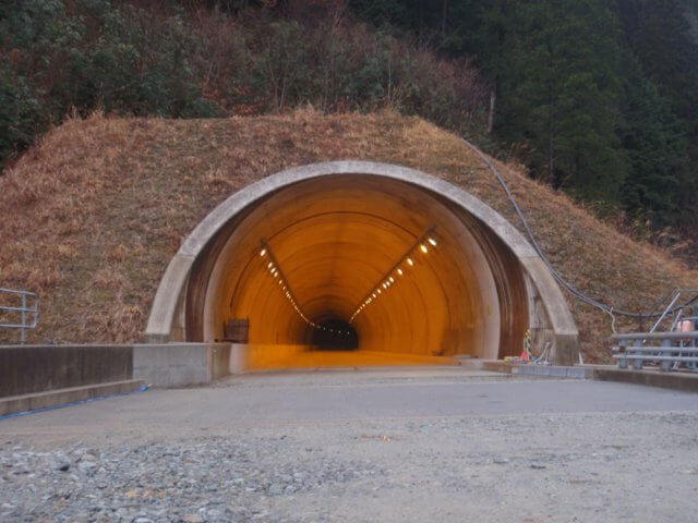 ささゆりトンネル | 道路照明工事